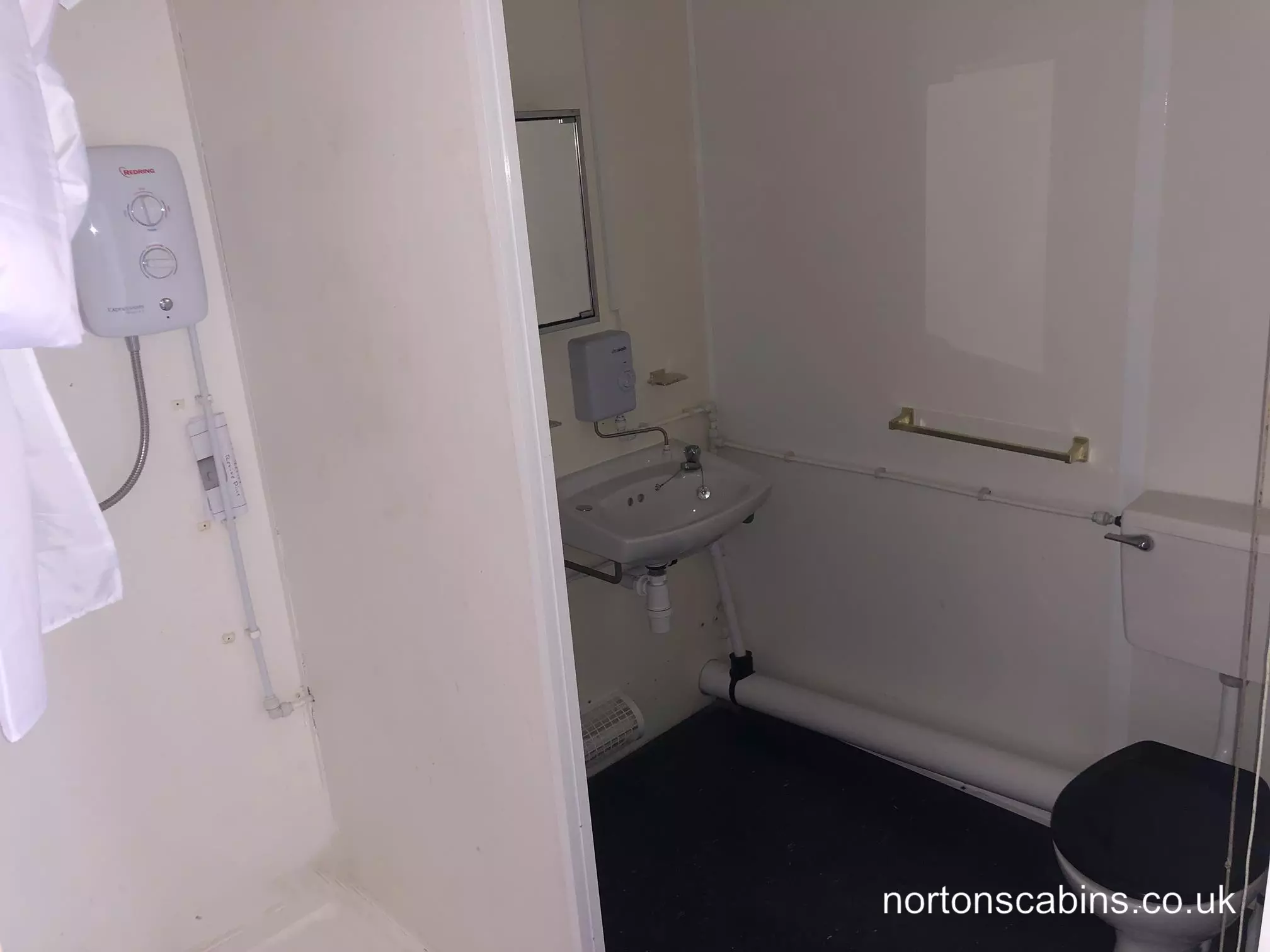 Ref: Nor236 24x10ft office shower WC £9,000 +VAT