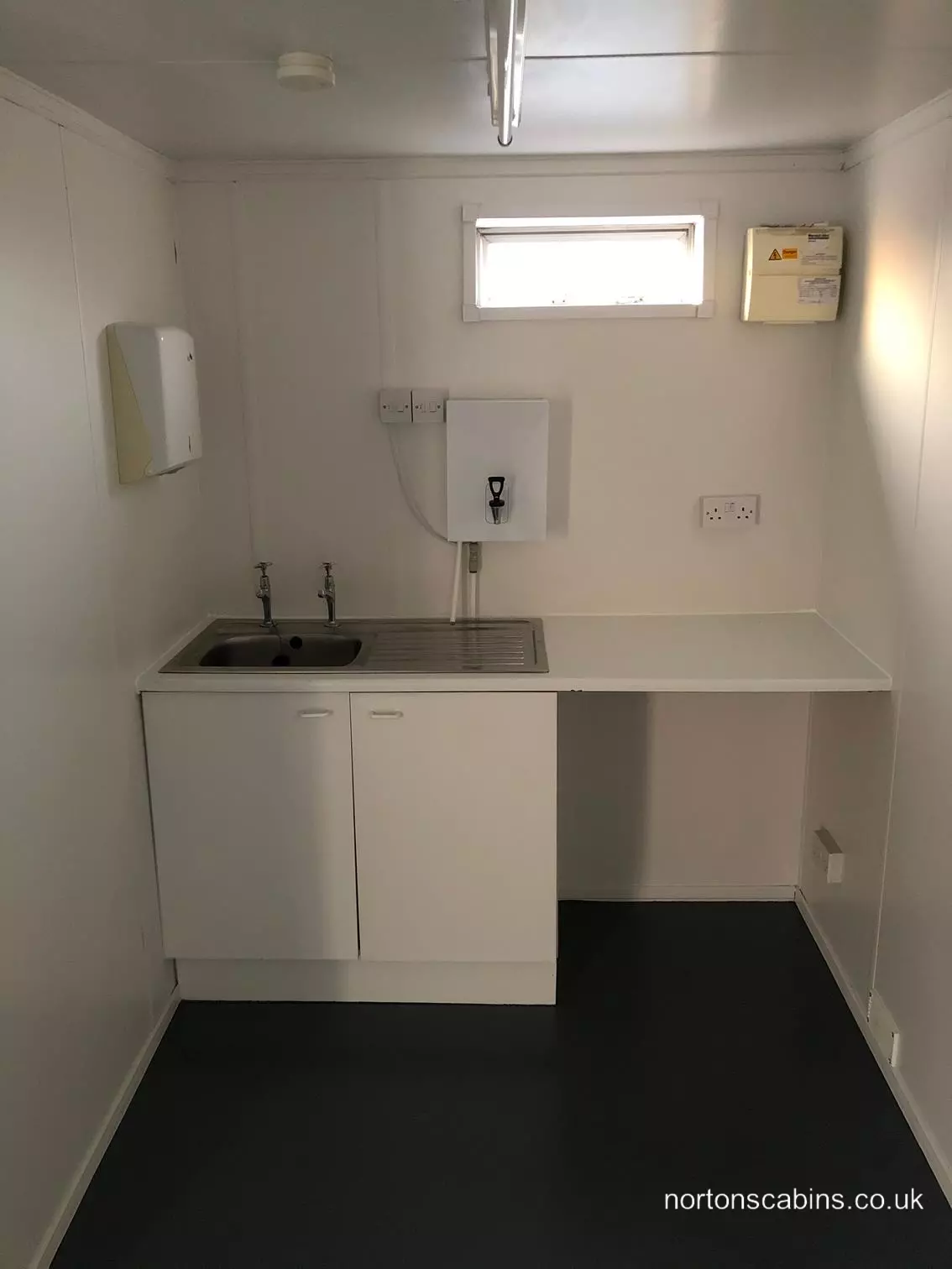 Ref: Nor247 32ftx10 AV  office kitchen £9,950 +VAT