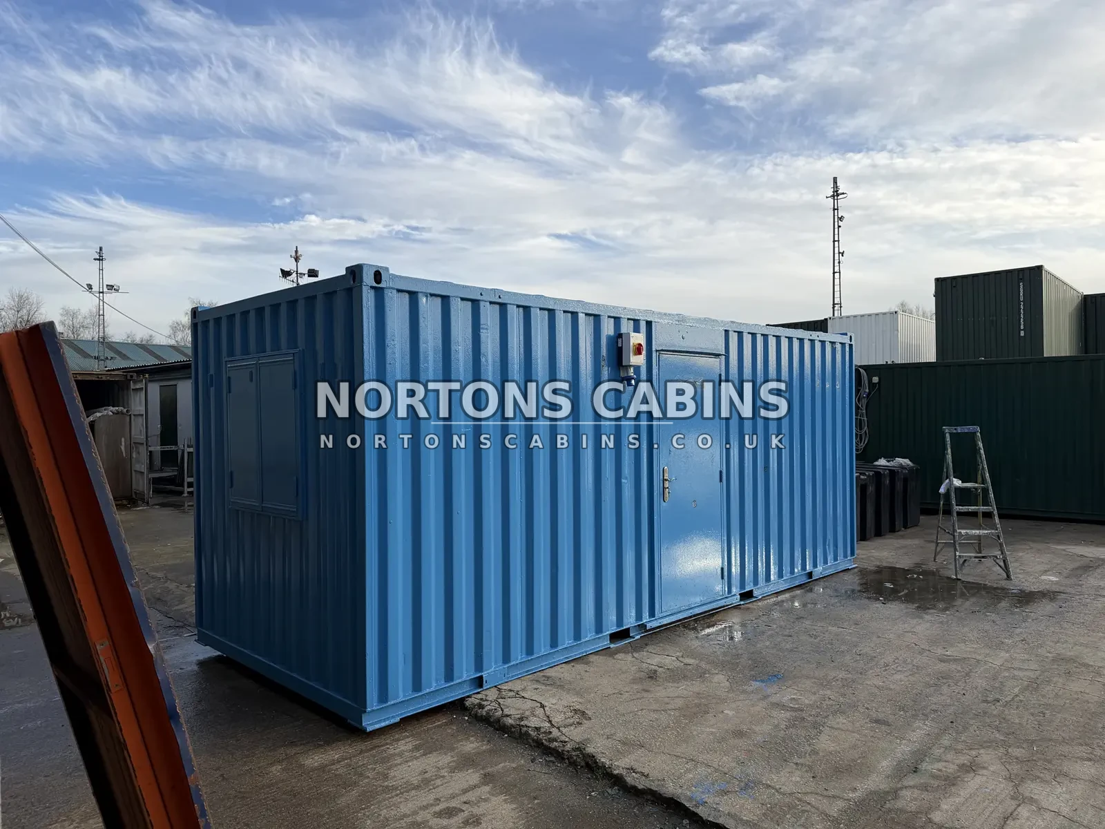 Refurbished Cabins 20 ft 20ft AV open plan office with kitchen Ref: Nor299 Price &pound;7,500 +VAT