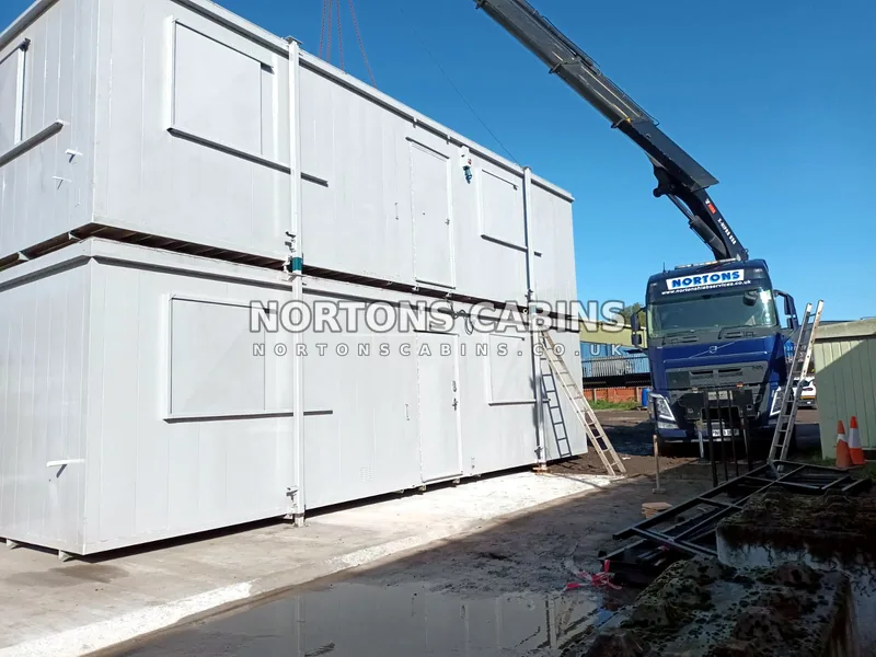 Stacked modular cabin units delivered on site