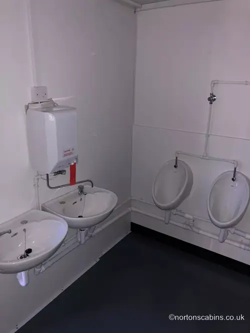 Changing rooms showers3