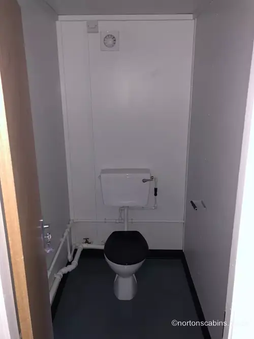 Changing rooms showers4