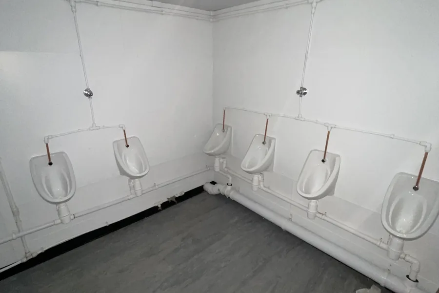 Toilet block with urinals