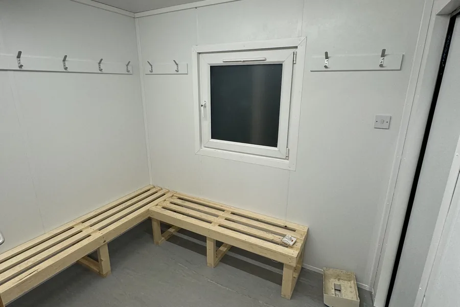 Welfare cabin drying area with benches Welfare cabin drying area with benches