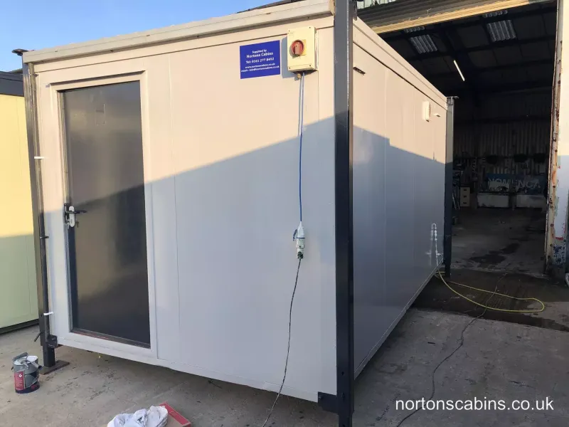 Toilet Blocks Refurbished 16ftx9 3+1 toilet block Ref Nor249