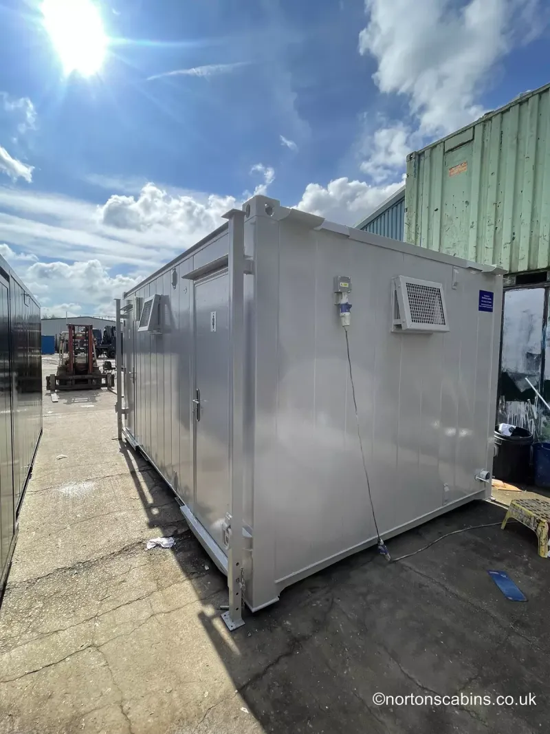 Toilet Blocks Refurbished 16ftx9ft 3+1 toilet block Ref Nor276